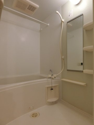 【浴室】 | シャルロット | 102の写真（間取反転タイプ：イメージ）