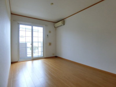 【洋室】 | シャルロット | 102の写真（間取反転タイプ：イメージ）