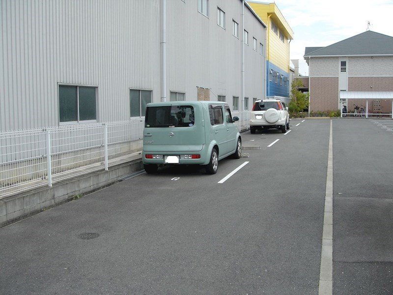 和泉市阪本町のハイツの駐車場|駐車場完備です