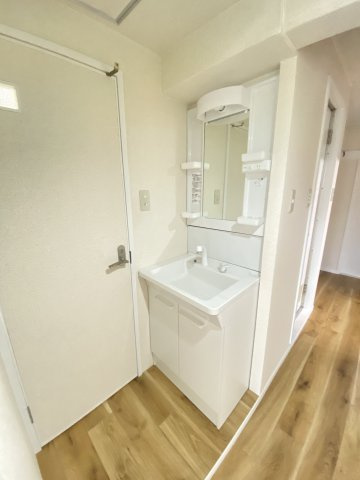 ブラウニーの浴室|独立洗面台新品です