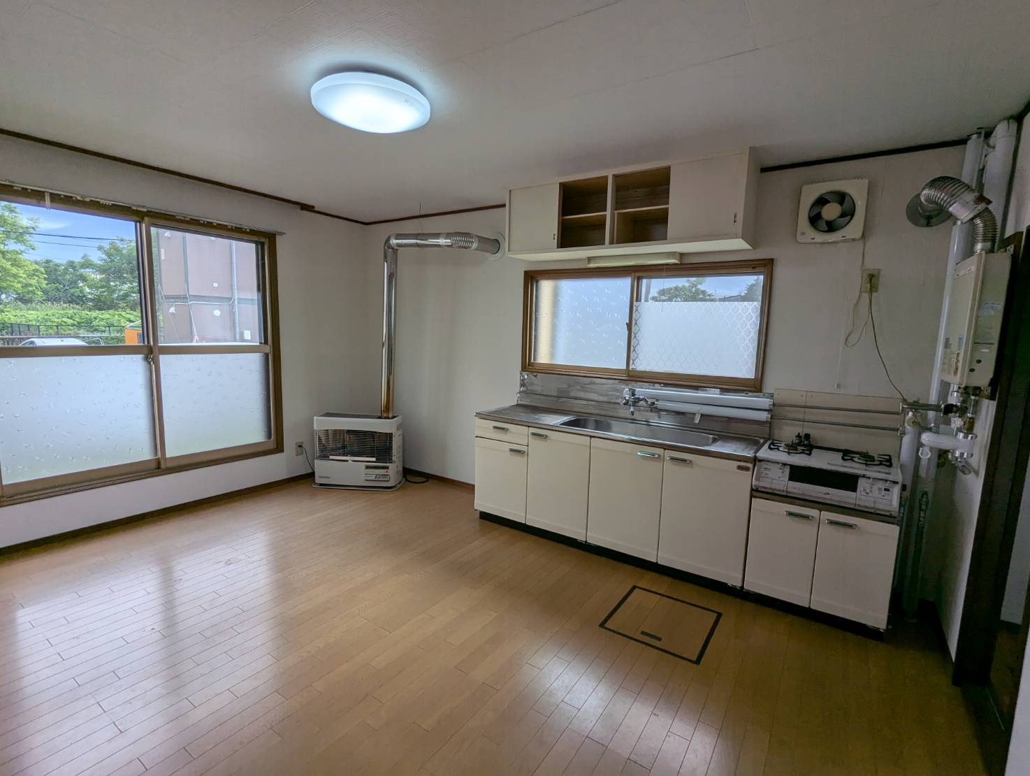 レイクサイドビューの居間・リビング