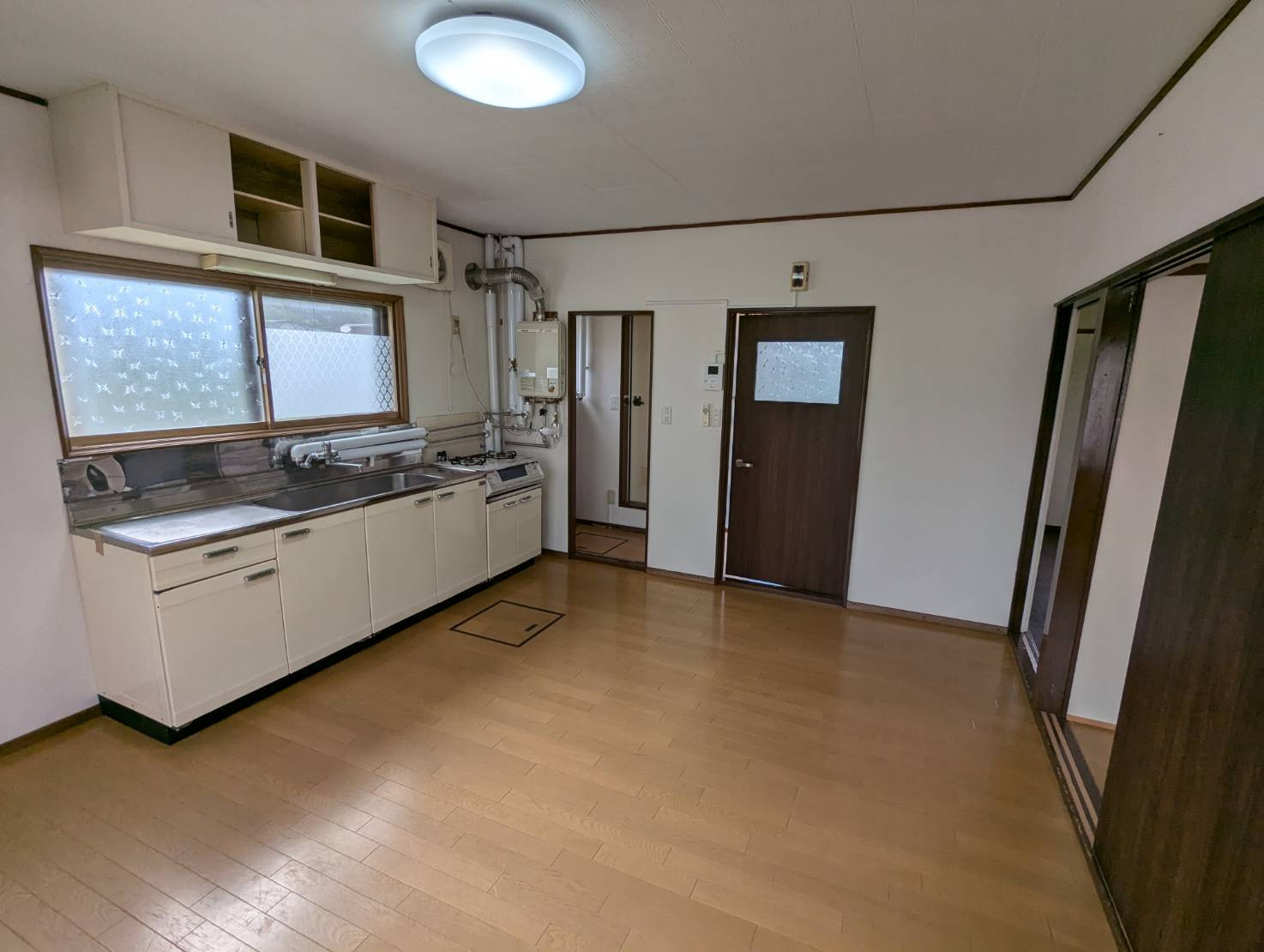 レイクサイドビューの居間・リビング