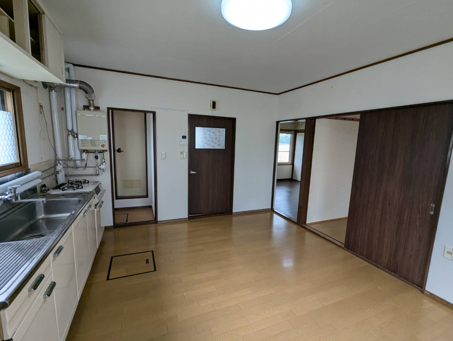 レイクサイドビューの居間・リビング