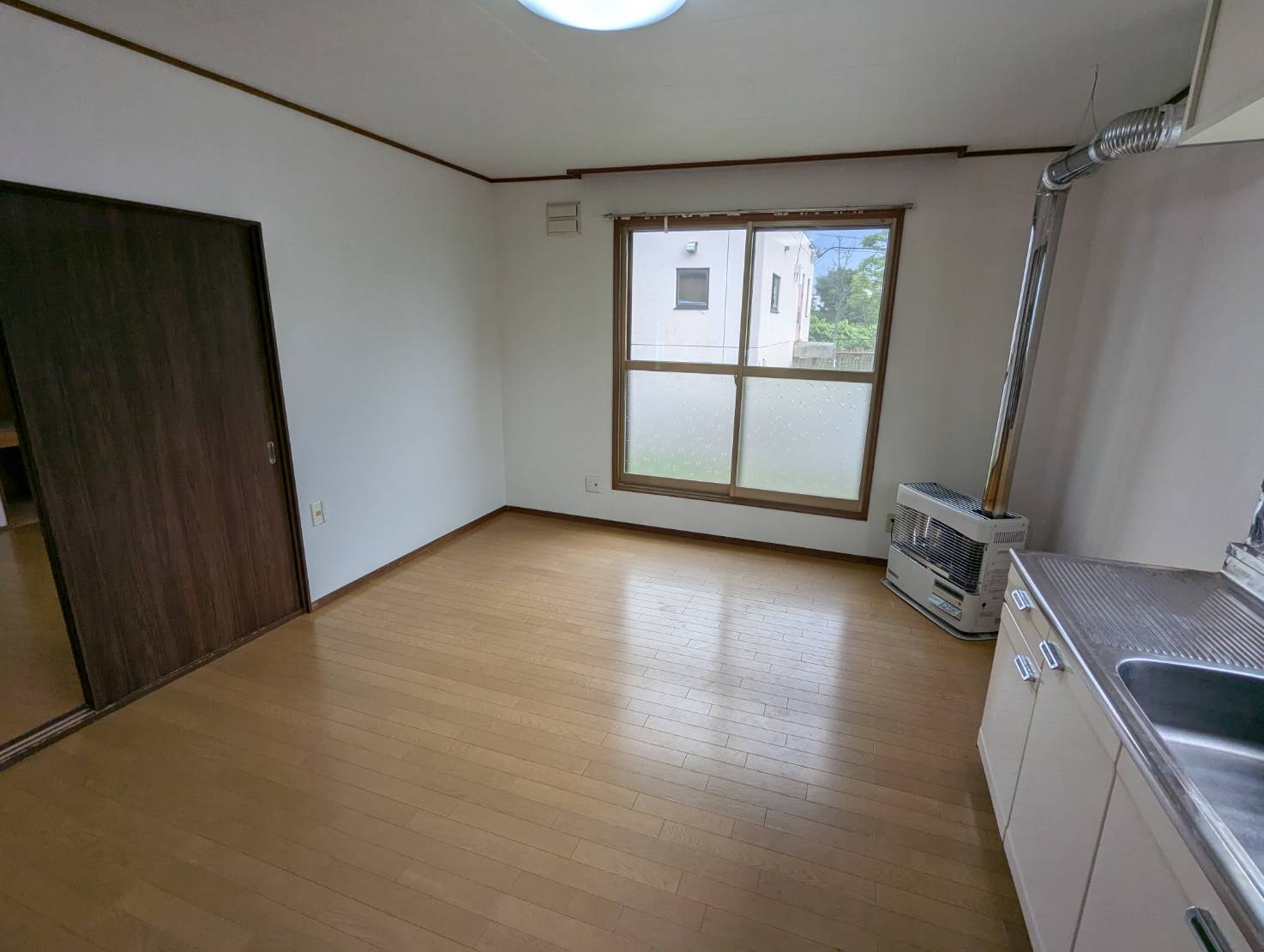 レイクサイドビューの居間・リビング