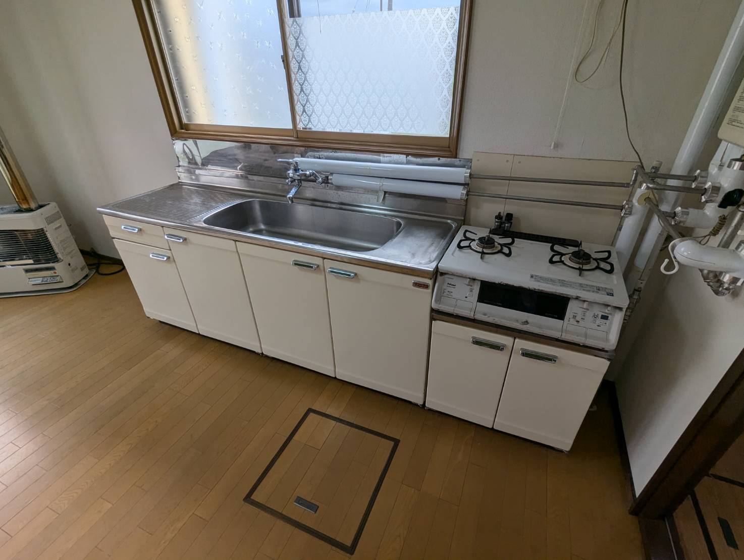 レイクサイドビューのキッチン