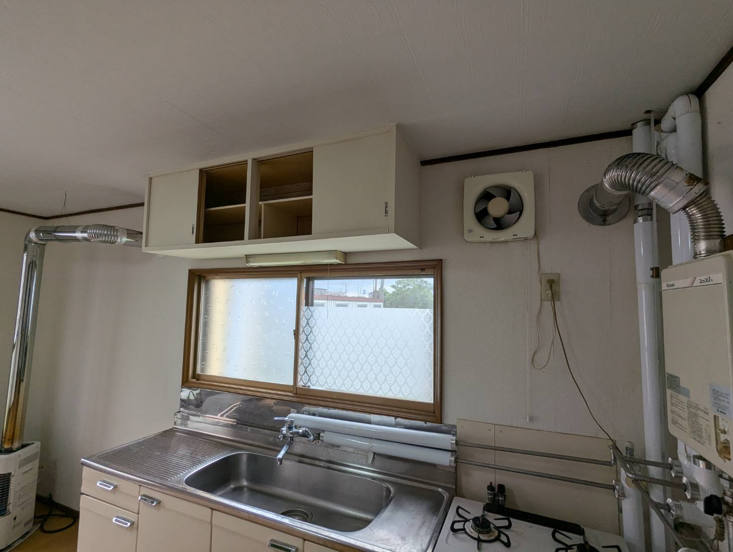 レイクサイドビューのキッチン