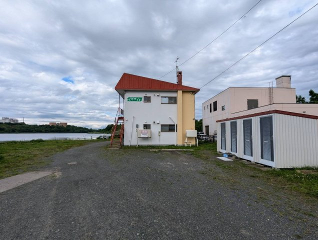 レイクサイドビューの駐車場