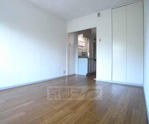 メイツサカソの居間・リビング