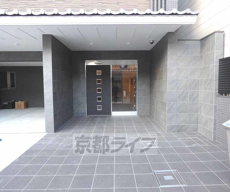クオリエ京都堀川のエントランス