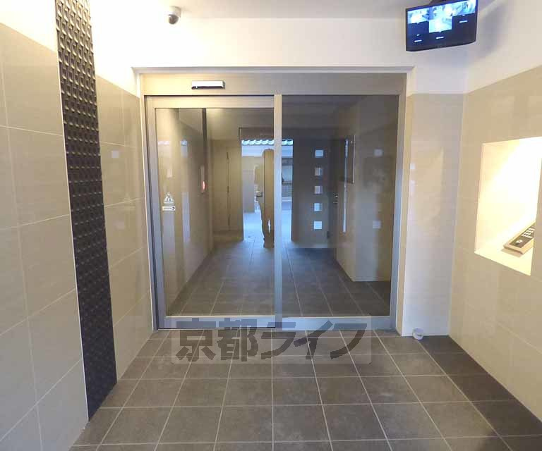クオリエ京都堀川のエントランス