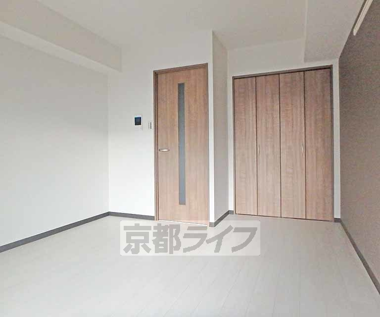 クオリエ京都堀川の洋室