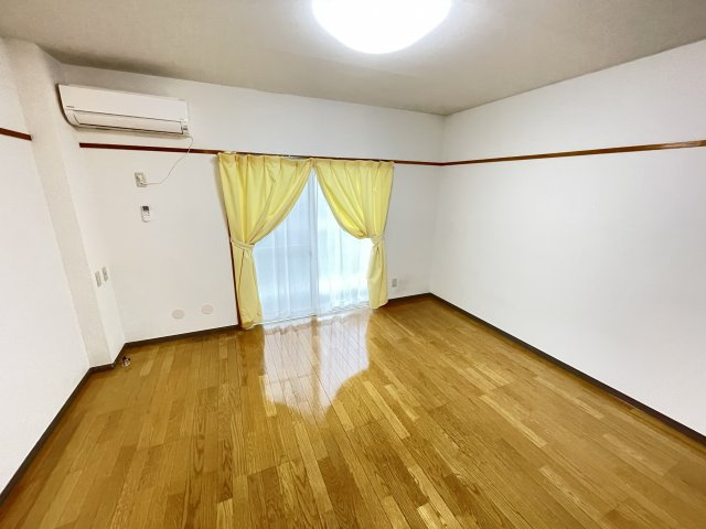 トゥゲザー21B|白基調の落ち着いた洋室