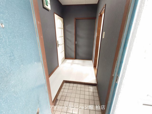 柏沼南台サンパワーA棟の玄関