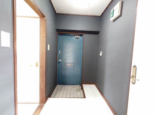 柏沼南台サンパワーA棟の玄関