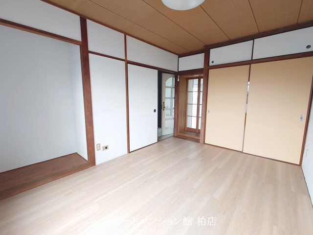 柏沼南台サンパワーA棟の居間・リビング