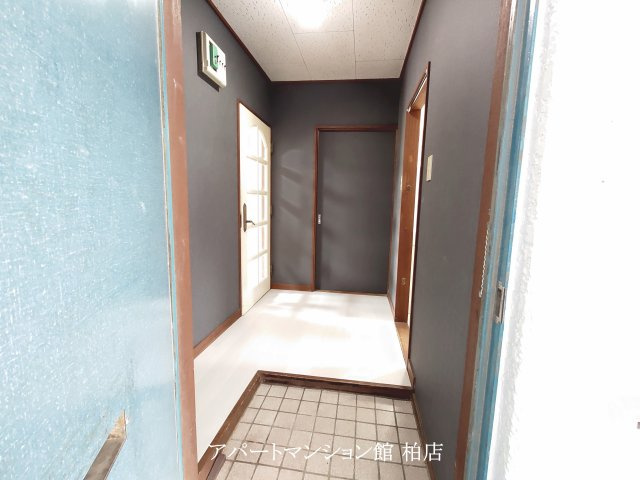 柏沼南台サンパワーA棟の玄関