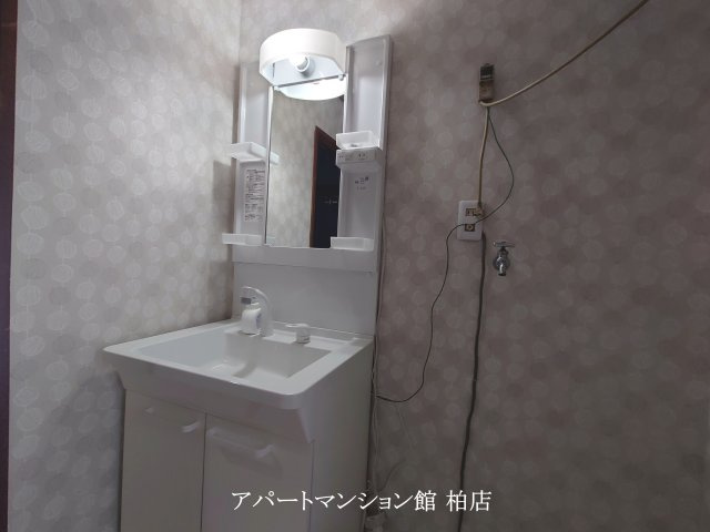 柏沼南台サンパワーA棟の独立洗面台