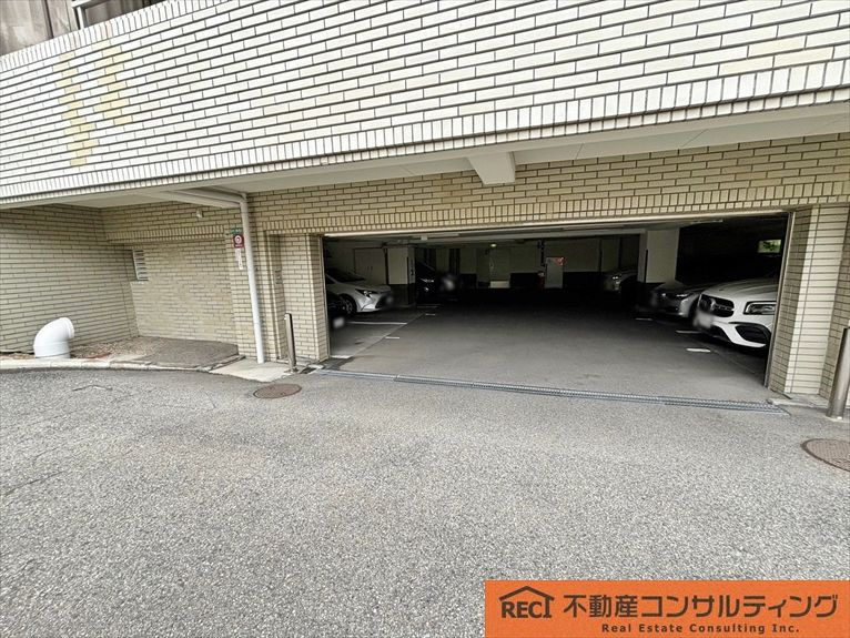 グラン・ドムール夙川の駐車場