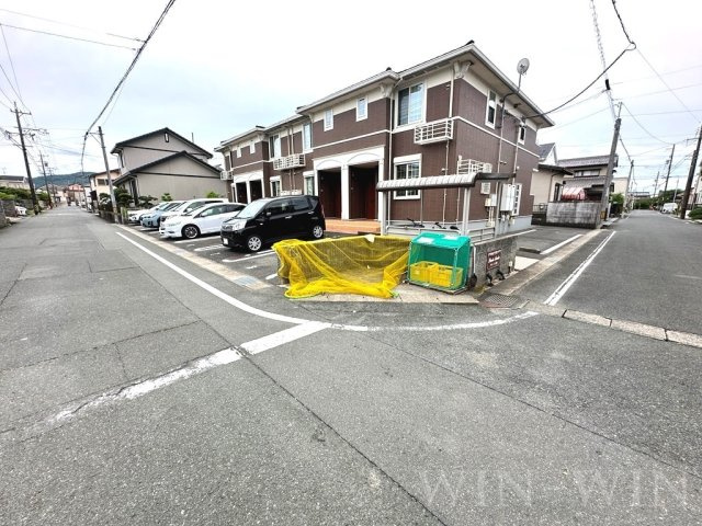 プラシード森岡の駐車場