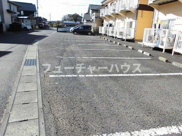 エンジェルヒルズ・マミの駐車場