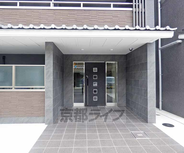 クオリエ京都堀川アネックスのエントランス