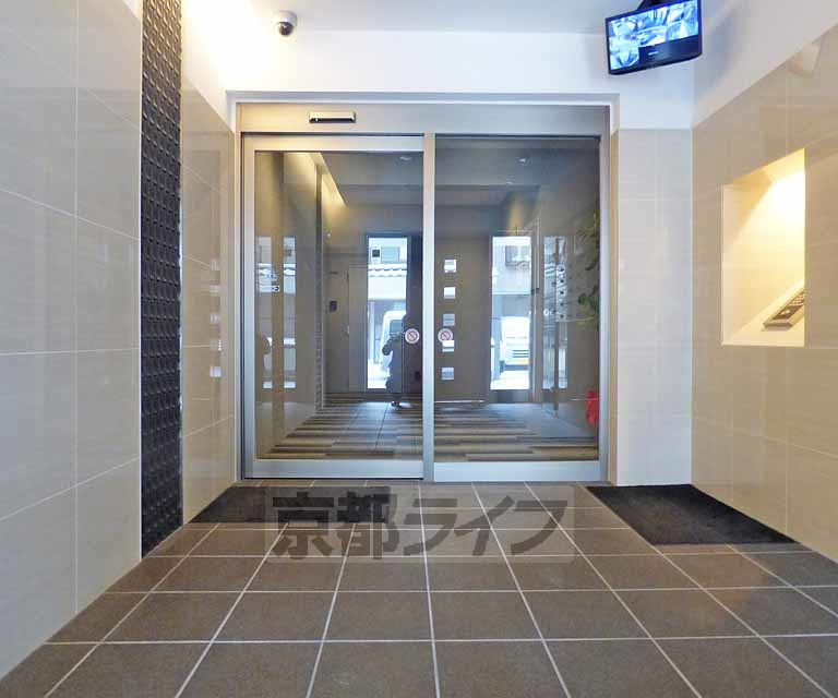 クオリエ京都堀川アネックスのエントランス