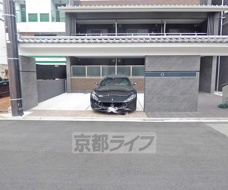 クオリエ京都堀川アネックスの駐車場