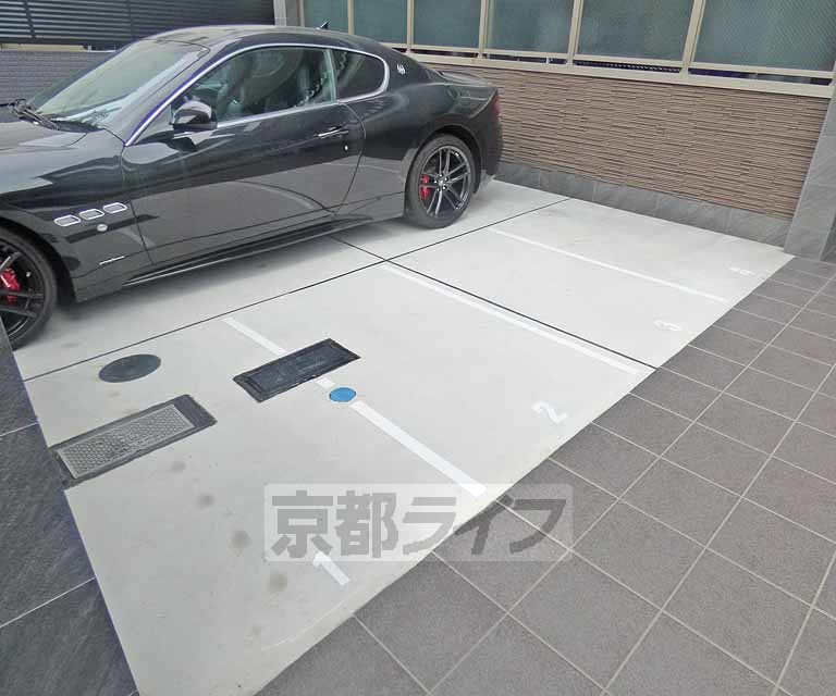 クオリエ京都堀川アネックスの駐車場