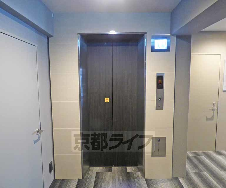 クオリエ京都堀川アネックスのエントランス