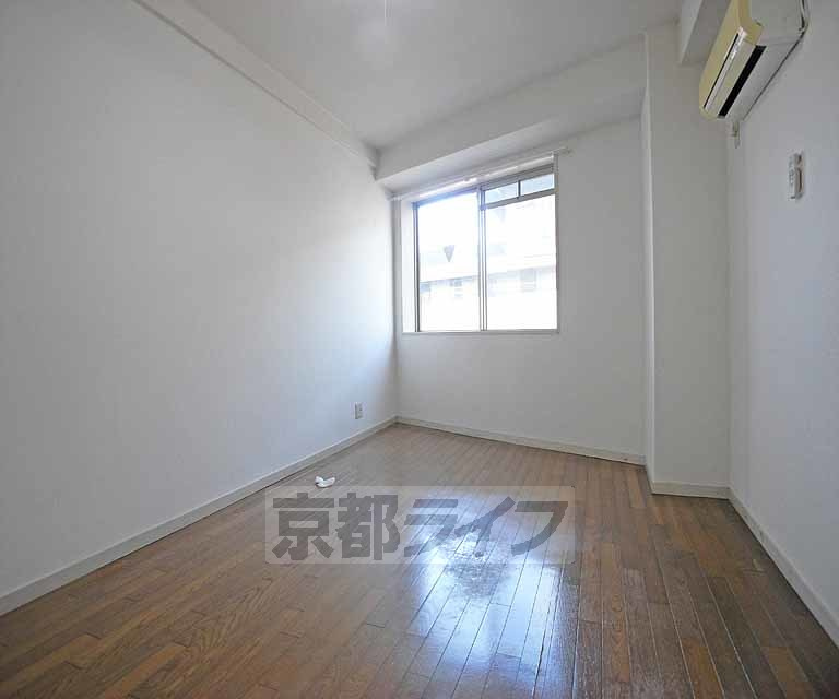 メルシーメゾネット今出川の居間・リビング