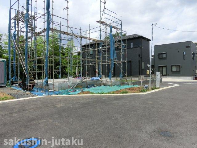 長作町　売地の前面道路含む現地写真|長作町　売地　建築条件なし　37.8坪　整形地　更地　高台に立地　開放的