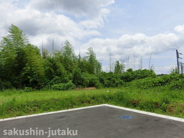 長作町　売地の前面道路含む現地写真|長作町　売地　建築条件なし　37.8坪　整形地　更地　高台に立地　開放的