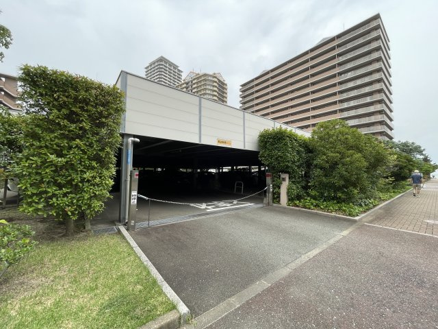 E棟の駐車場