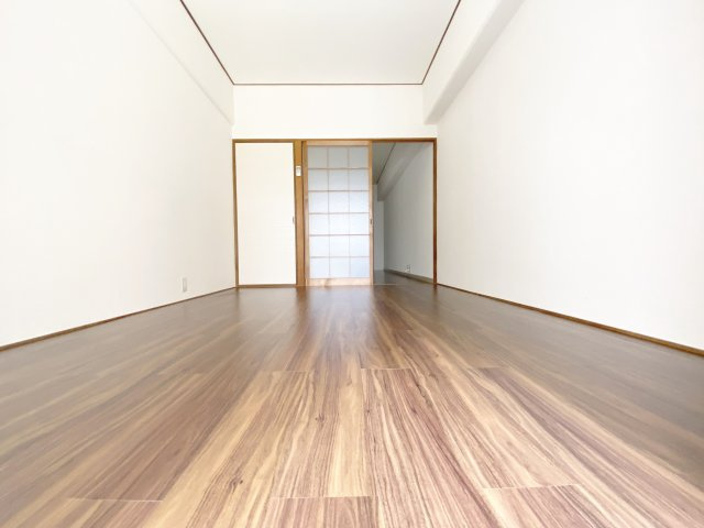 【居間・リビング】 | 薬院eビル | 別号室の写真になります。現況優先。