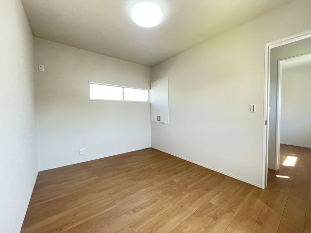 一宮市古見町　中古戸建の洋室|広々とした洋室です