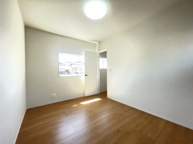 一宮市古見町　中古戸建の洋室|きれいな洋室です