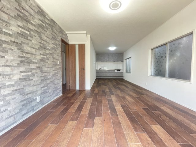 一宮市古見町　中古戸建の居間・リビング|ゆったり過ごせる居間です