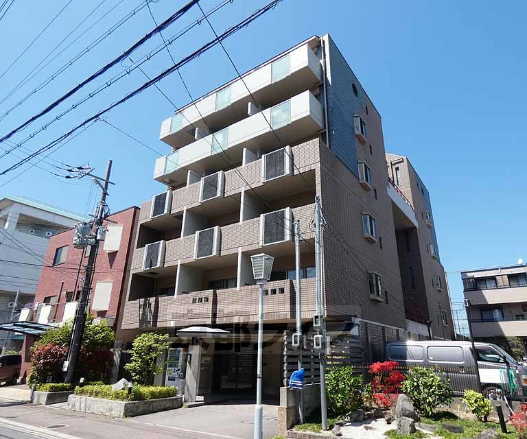 ランブラス御所西の外観