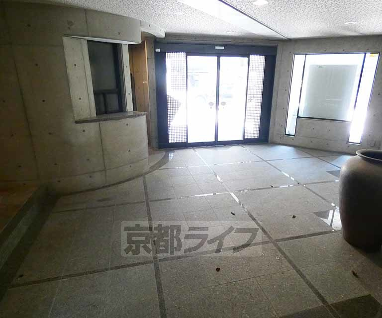 ランブラス御所西のロビー