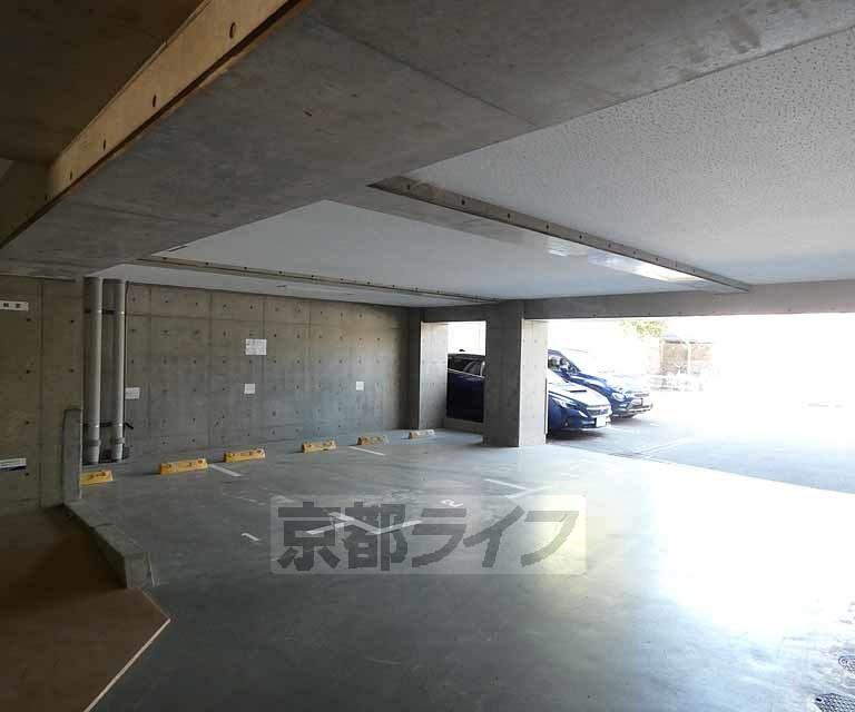 ランブラス御所西の駐車場