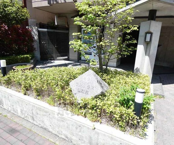 ランブラス御所西の庭