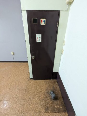 AK愛国のトイレ