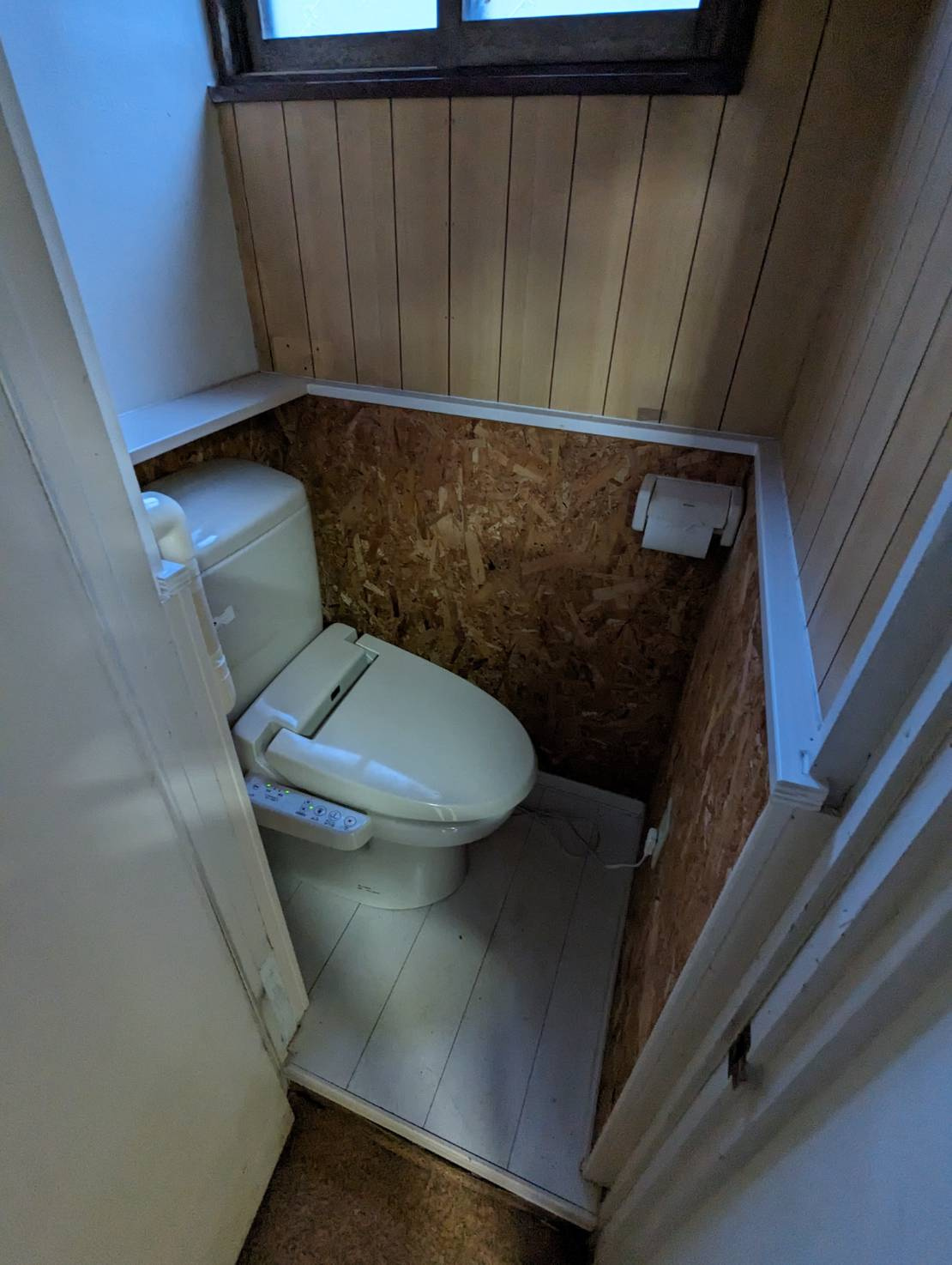 AK愛国のトイレ