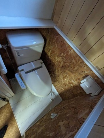 AK愛国のトイレ