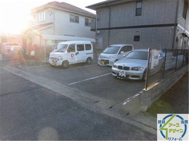 リバーサイドファミーユの駐車場|駐車スペースもあります