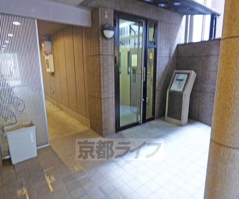 アブレスト今出川のロビー