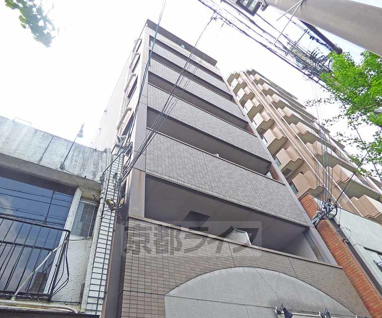 アブレスト今出川の外観