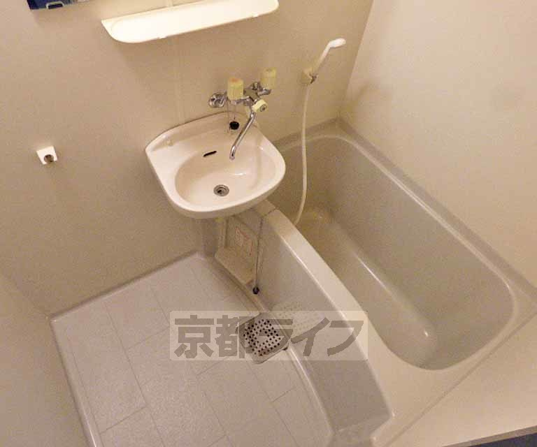 アブレスト今出川の浴室