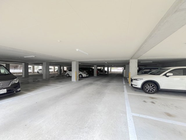 西福岡マリナタウンウェーブコースト 5番館の駐車場