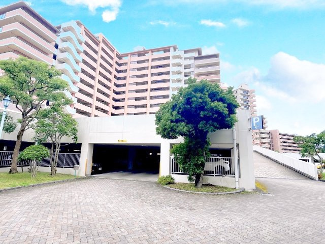 西福岡マリナタウンウェーブコースト 5番館の駐車場